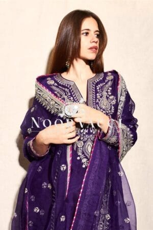 NoorVacci Presenting
