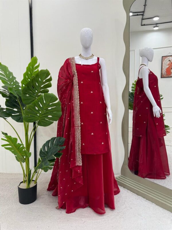 Buy Jimi Choo Embroidered Plazo Set with Lace-Trim Dupatta - Image 6