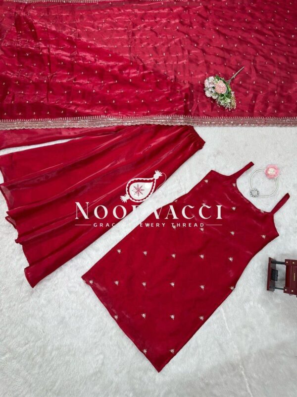 Buy Jimi Choo Embroidered Plazo Set with Lace-Trim Dupatta - Image 7