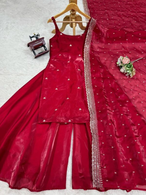 Buy Jimi Choo Embroidered Plazo Set with Lace-Trim Dupatta - Image 8
