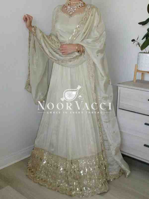 Elegant Embroidered Crepe Silk Wedding Lehenga Choli Set with Diamond Work - Image 4