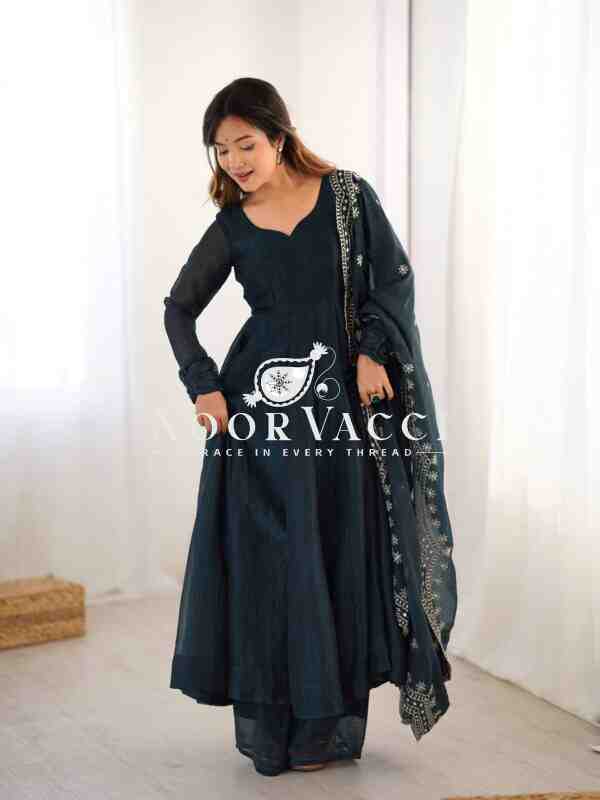 Heavy Fandy Silk Embroidered Gown with Dupatta – Real Modeling Party Wear Look - Image 8