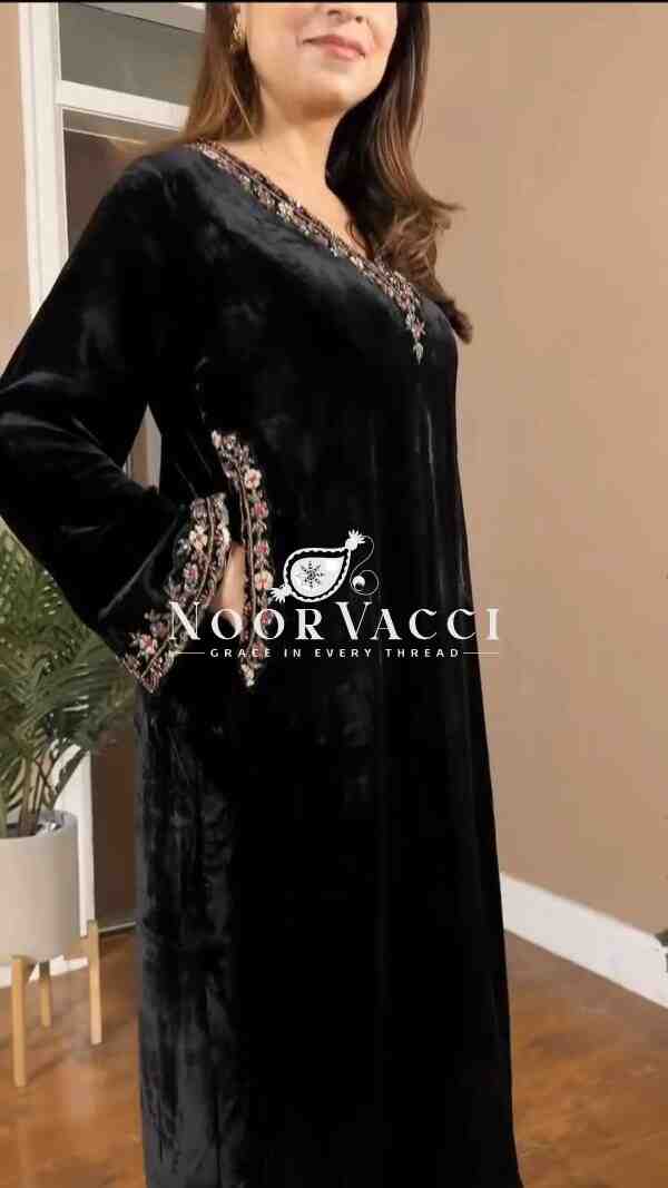 Viscose Velvet Embroidered Suit Set with Side Pocket Detail - Image 8