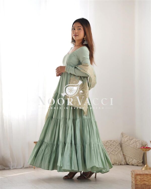 Shop Romansilk Chanderi Anarkali Set with Banarasi Dupatta - Image 5