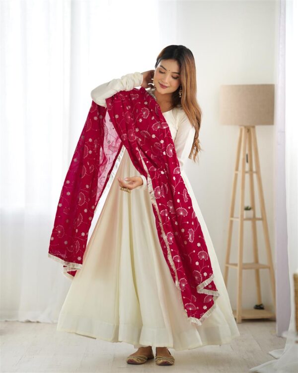 Buy Vichitra Silk Kali-Cut Anarkali Set with Dupatta and Pant - Image 4