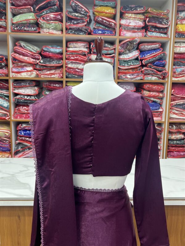 Buy Marble Velvet Ready-to-Wear Saree with Stitched Blouse - Image 6