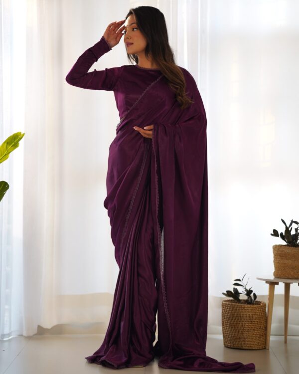 Buy Marble Velvet Ready-to-Wear Saree with Stitched Blouse - Image 3