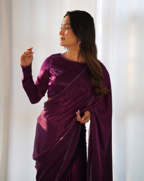 Buy Marble Velvet Ready-to-Wear Saree with Stitched Blouse - Image 2