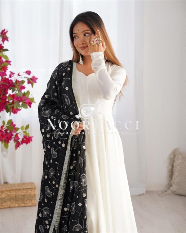 Shop Vichitra Silk Kali Pattern Anarkali Set with Dupatta and Pant - Image 7