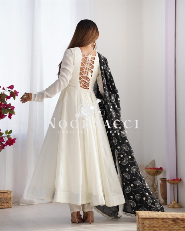 Shop Vichitra Silk Kali Pattern Anarkali Set with Dupatta and Pant - Image 5