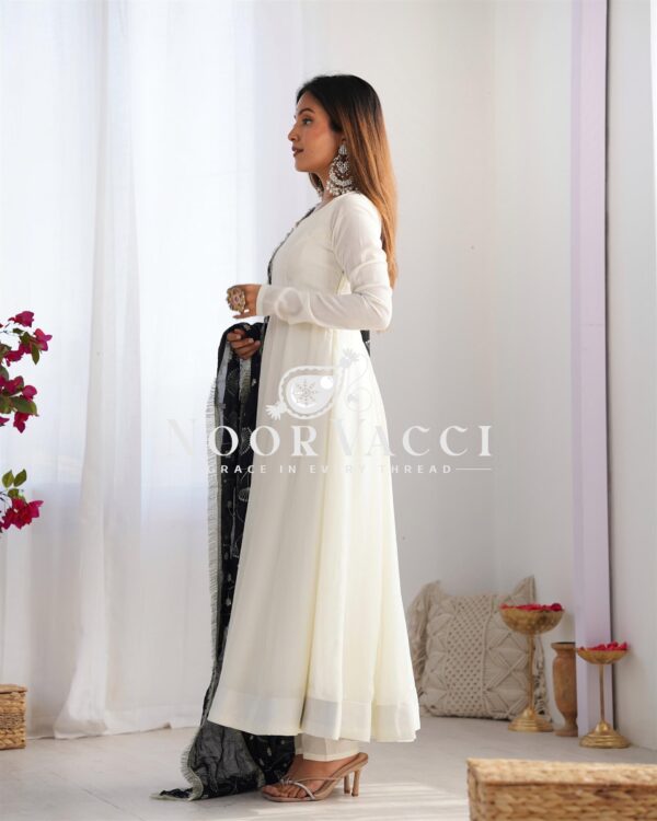 Shop Vichitra Silk Kali Pattern Anarkali Set with Dupatta and Pant - Image 6