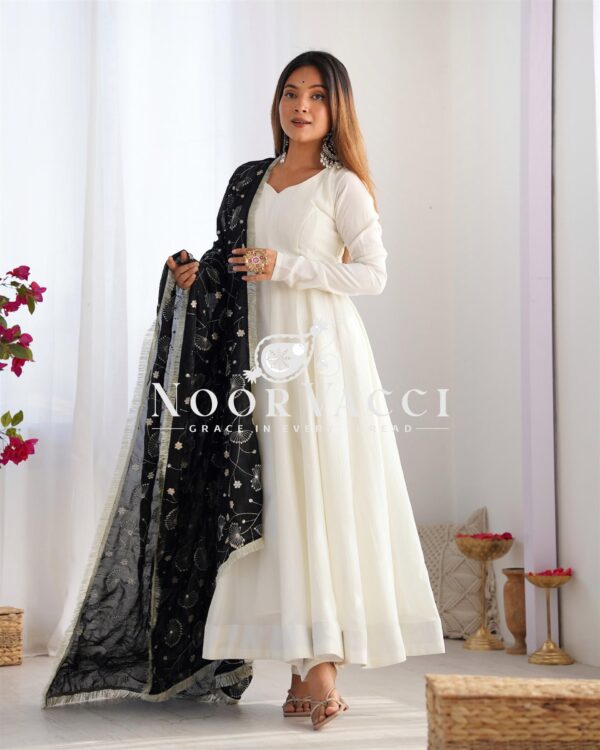 Shop Vichitra Silk Kali Pattern Anarkali Set with Dupatta and Pant - Image 3