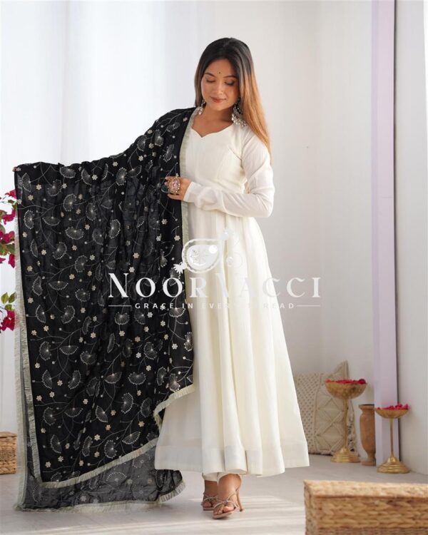 Shop Vichitra Silk Kali Pattern Anarkali Set with Dupatta and Pant - Image 4