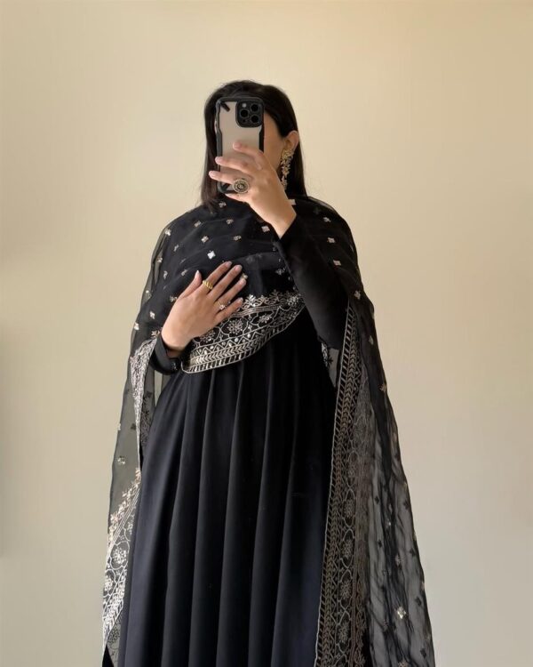 Buy Fox Georgette Kurta Set with Dupatta & Plazzo – Elegant Potli Detailing - Image 5