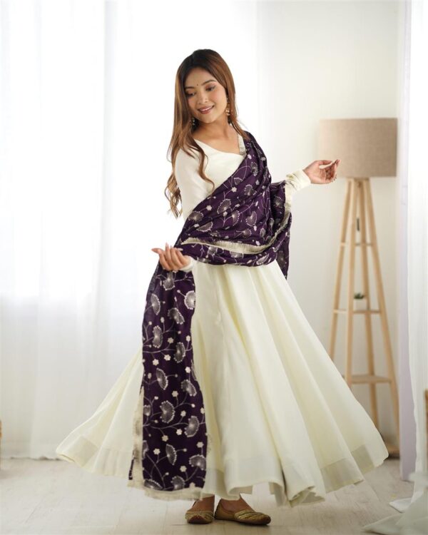 Shop Vichitra Silk Kali-Cut Anarkali Set with Dupatta and Pant - Image 6