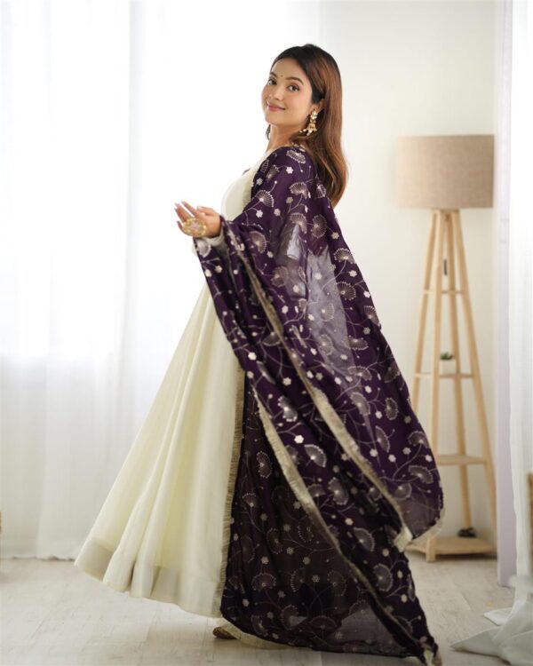 Shop Vichitra Silk Kali-Cut Anarkali Set with Dupatta and Pant - Image 5
