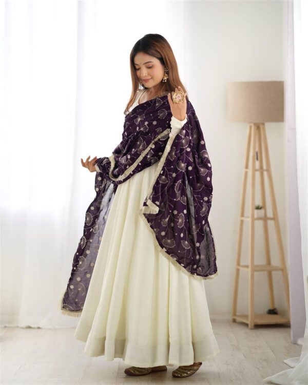 Shop Vichitra Silk Kali-Cut Anarkali Set with Dupatta and Pant - Image 3