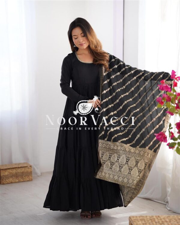 Buy Romansilk Chanderi Anarkali Set with Banarasi Dupatta - Image 5