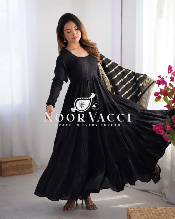 Buy Romansilk Chanderi Anarkali Set with Banarasi Dupatta - Image 3