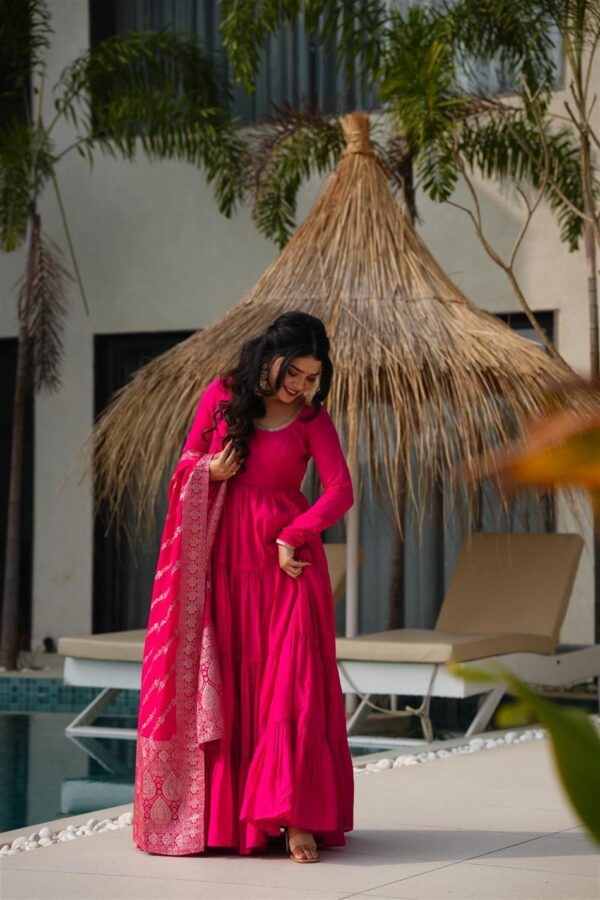Shop Romansilk Chanderi Anarkali Set with Banarasi Dupatta - Image 4