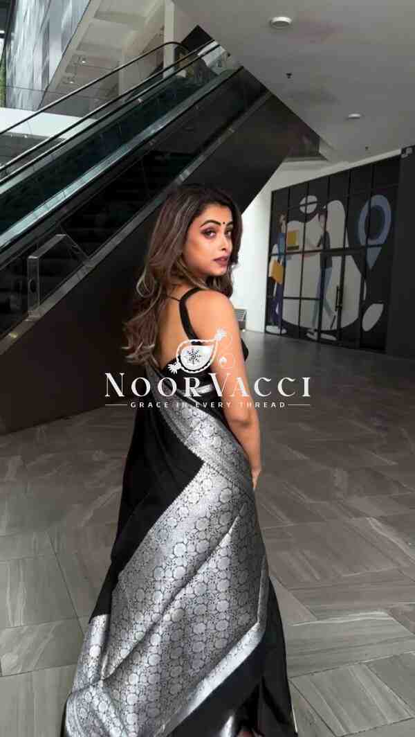 Kota Silk Jacquard Saree with Mono Benglori Blouse - Image 2