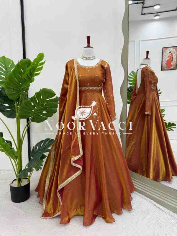Fendi Silk Embroidered Top with Dupatta - Image 5