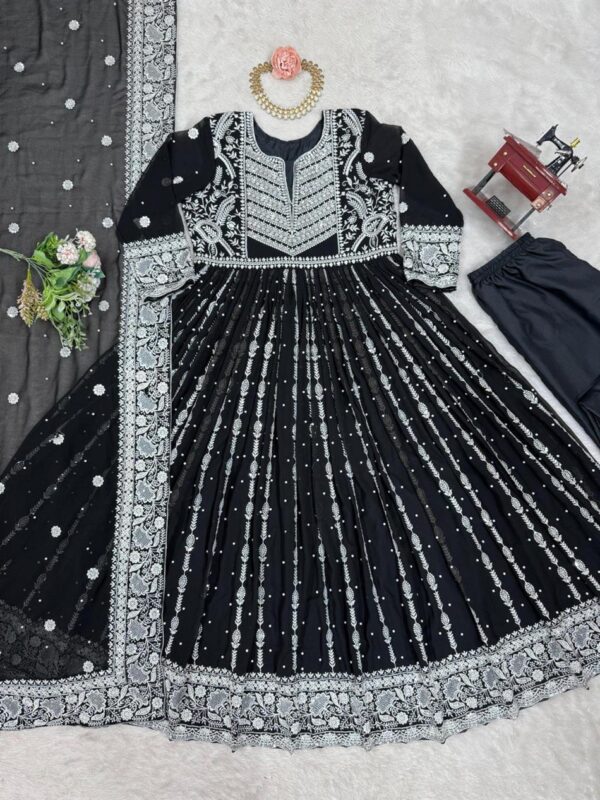 Buy Faux Georgette Thread & Sequence Embroidered Suit Set with Rivet Moti Work - Image 4