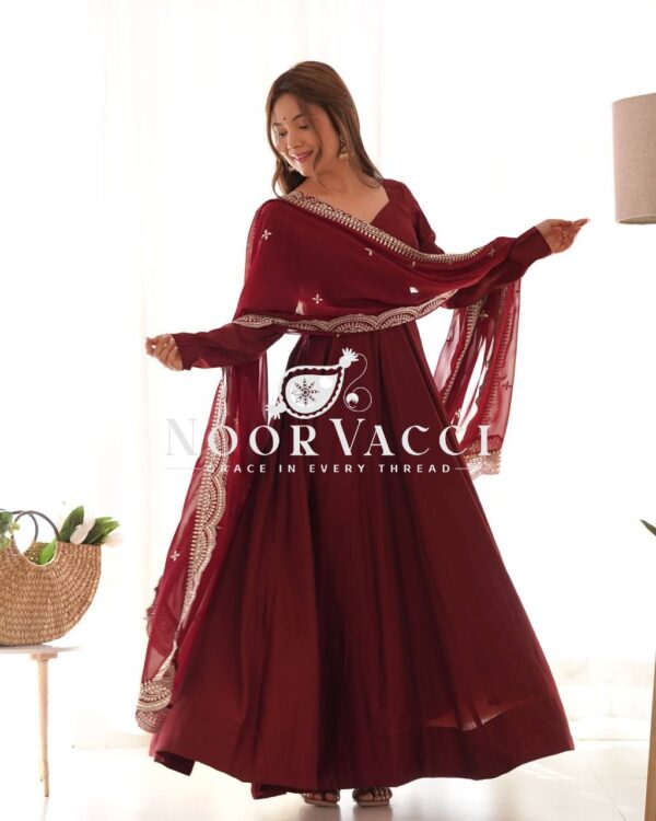 Buy Romansilk Chanderi Embroidered Anarkali Set with Dupatta and Pant - Image 5