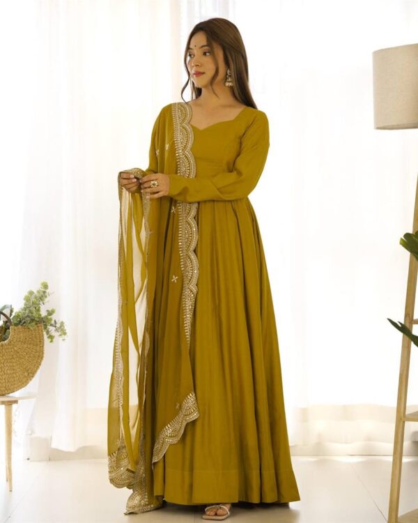 Buy Romansilk Chanderi Embroidered Anarkali Set with Dupatta and Pant - Image 5