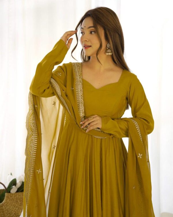 Buy Romansilk Chanderi Embroidered Anarkali Set with Dupatta and Pant - Image 3