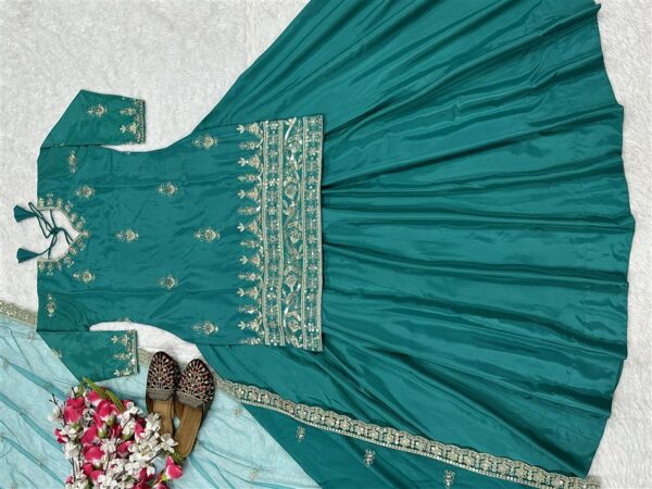 Buy Natural Crepe Embroidered Lehenga Set with Dupatta - Image 4