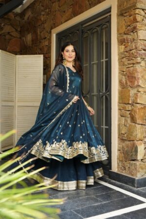 Elegant Embroidered Heavy Crunchy Silk Suit Set for Women
