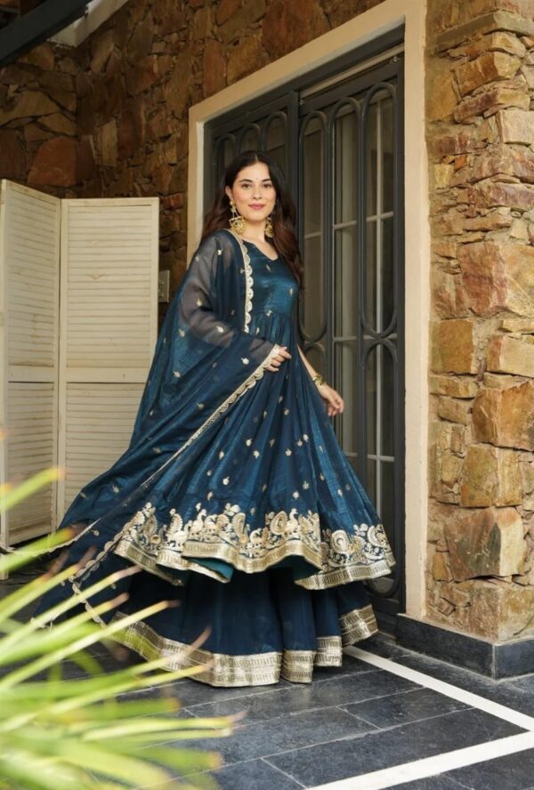 Elegant Embroidered Heavy Crunchy Silk Suit Set for Women