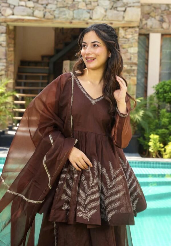 Elegant Star Georgette Embroidered Suit Set with Lace Border Dupatta - Image 5