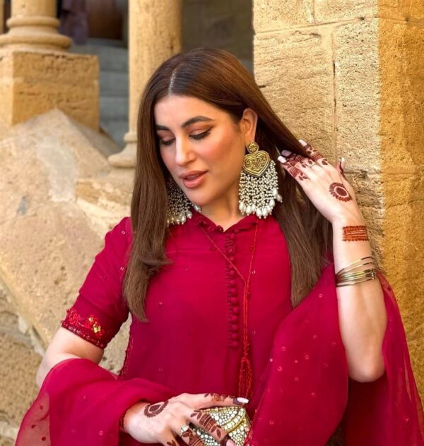 Buy Natural Crep Silk Embroidered Farshi Pant Set with Dupatta - Image 4