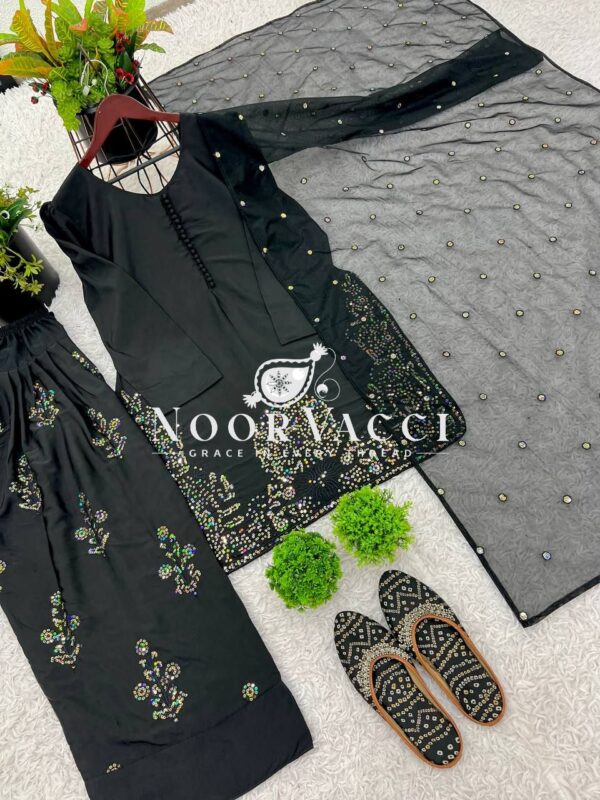 Buy Natural Crep Silk Embroidered Farshi Pant Set with Dupatta - Image 4