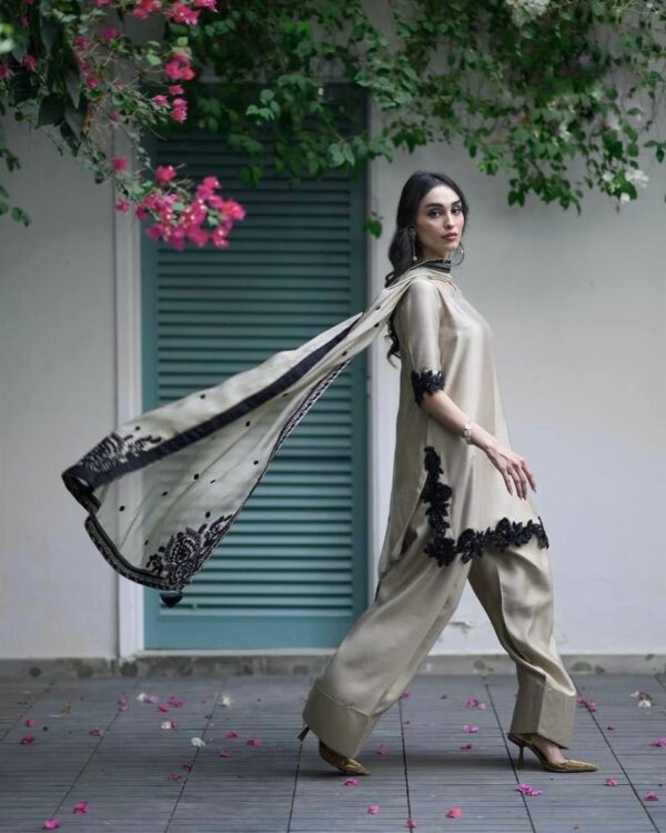 Buy Star Georgette Embroidered Top-Bottom Set with Dupatta - Image 4