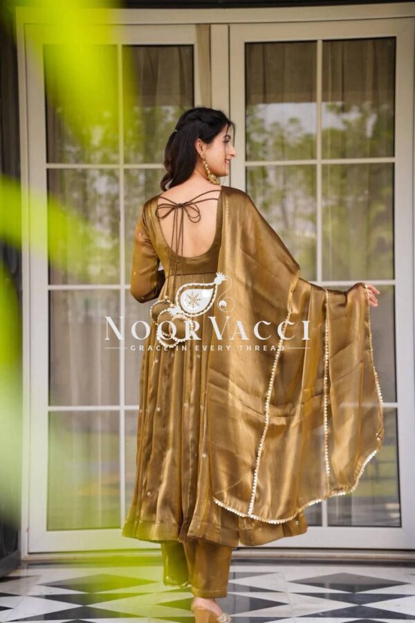 Buy Jimi Choo Thread Work Top & Pant Set with Lace Dupatta - Image 2