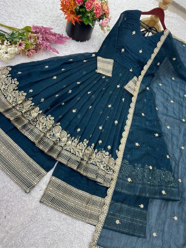 Elegant Embroidered Heavy Crunchy Silk Suit Set for Women - Image 5