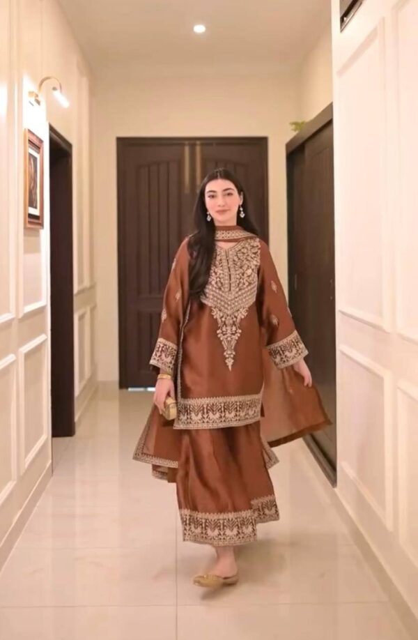 Natural Crepe Chinestitch Embroidered Plazo Set with Lace Border Dupatta - Image 2